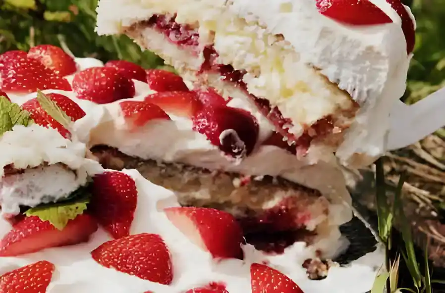 SCHMAND – ERDBEERKUCHEN