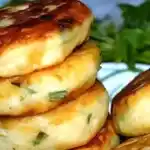 SCHNELLE KARTOFFELFLADEN MIT KNOBLAUCH