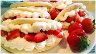 Schaum-Omelette mit Erdbeeren