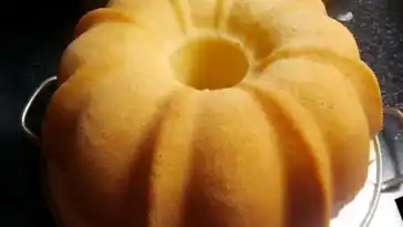 Schneller saftiger Gugelhupf – ein Tassenrezept