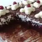 Schwarzwälder Puddingkuchen auf dem Blech