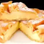 Windbeutelkuchen, so cemig dass er auf der Zunge zergeht.