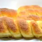 Zimt-Hefezöpfe aus dem Backofen