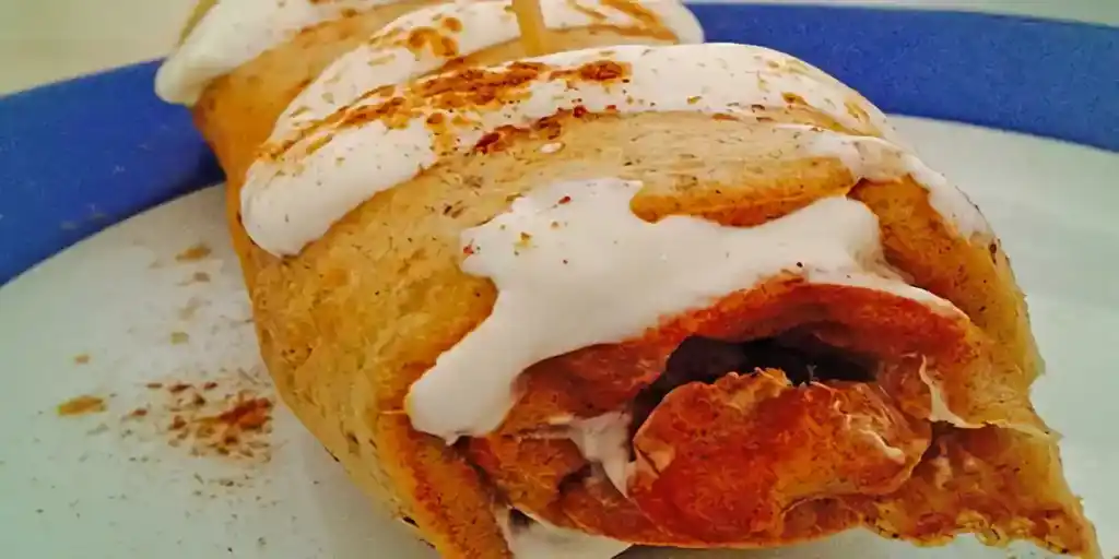 Zimtrolle mit griechischem Joghurt