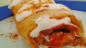 Zimtrolle mit griechischem Joghurt