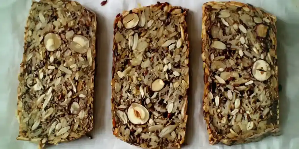 low carb brot mit nüssen und saaten