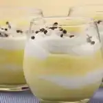 Ananasdessert im Glas