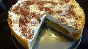 Apfelkuchen mit Sahne Zimt Haube