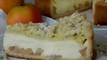 Apfelkuchen mit Vanillecreme und Streuseln