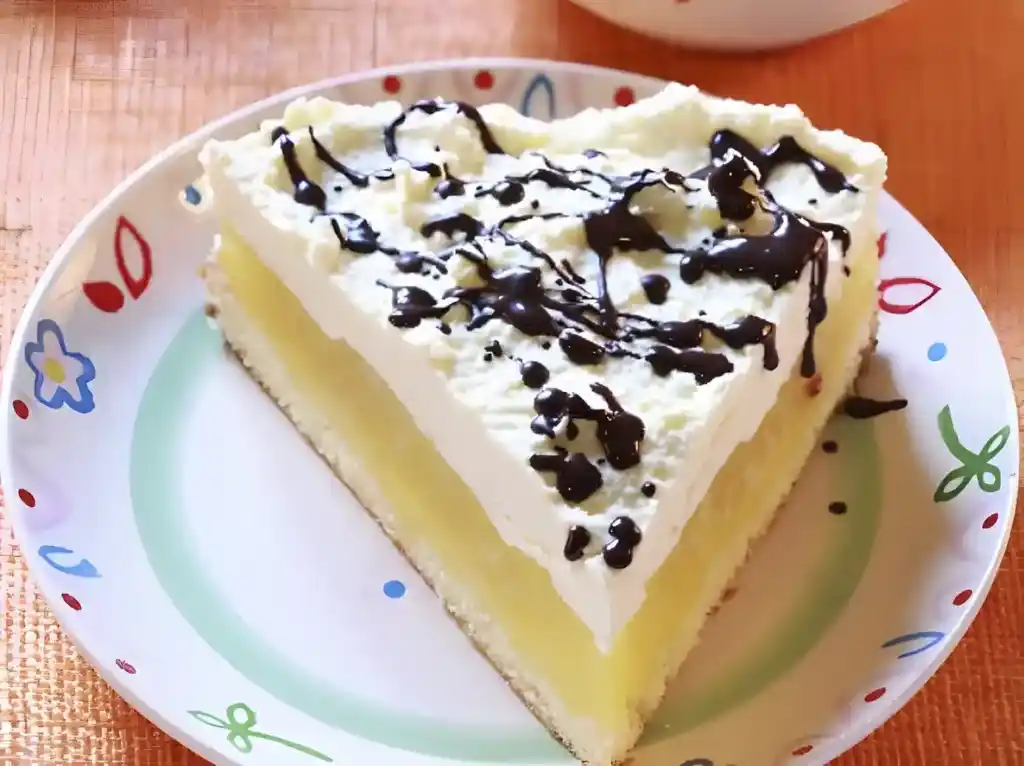 Apfelkuchen mit geriebenen Äpfeln und Pudding