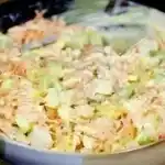 Ausgezeichneter Salat mit Hühnchen