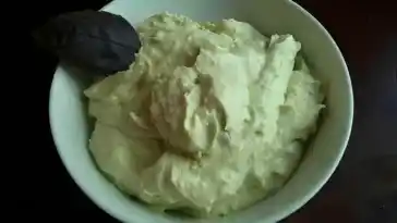 Avocado-Feta-Creme