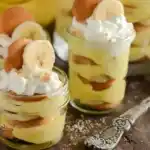 Bananendessert im Glas mit himmlisch guter Kondensmilchcreme