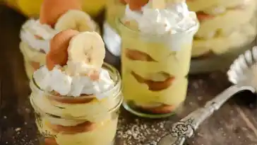 Bananendessert im Glas mit himmlisch guter Kondensmilchcreme