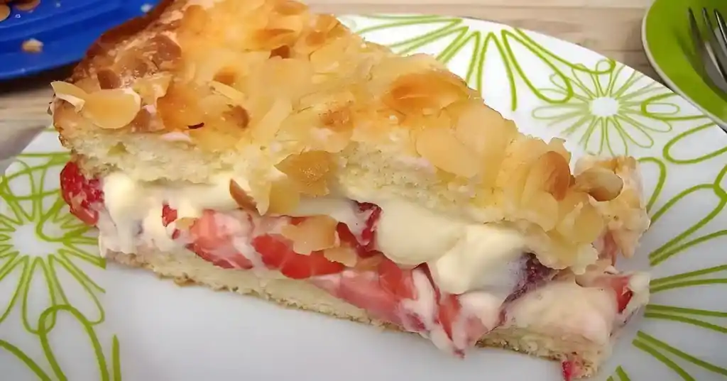 Bienenstich mit Erdbeeren