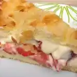 Bienenstich mit Erdbeeren