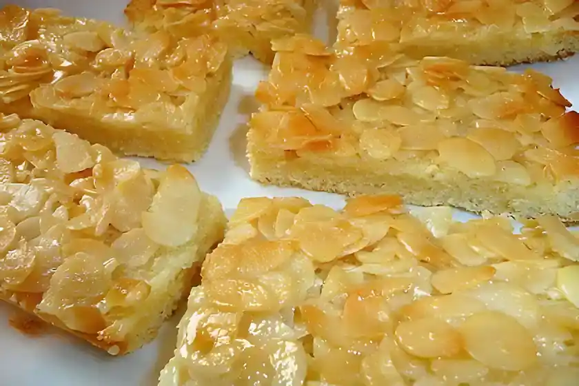 Blitzkuchen vom Blech mit Mandeln