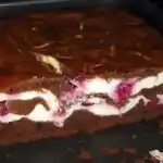 Brownies mit Quark und Kirschen