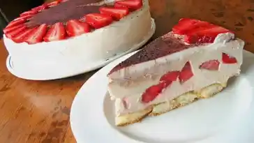 Cappuccino – Erdbeer – Torte