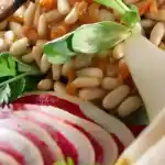 Carpaccio von der Rote Bete mit Feldsalat und Birnen