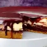 Doppelter Käsekuchen mit Karamell und Schokoguss