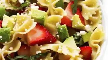 ERDBEER-AVOCADO-NUDELSALAT