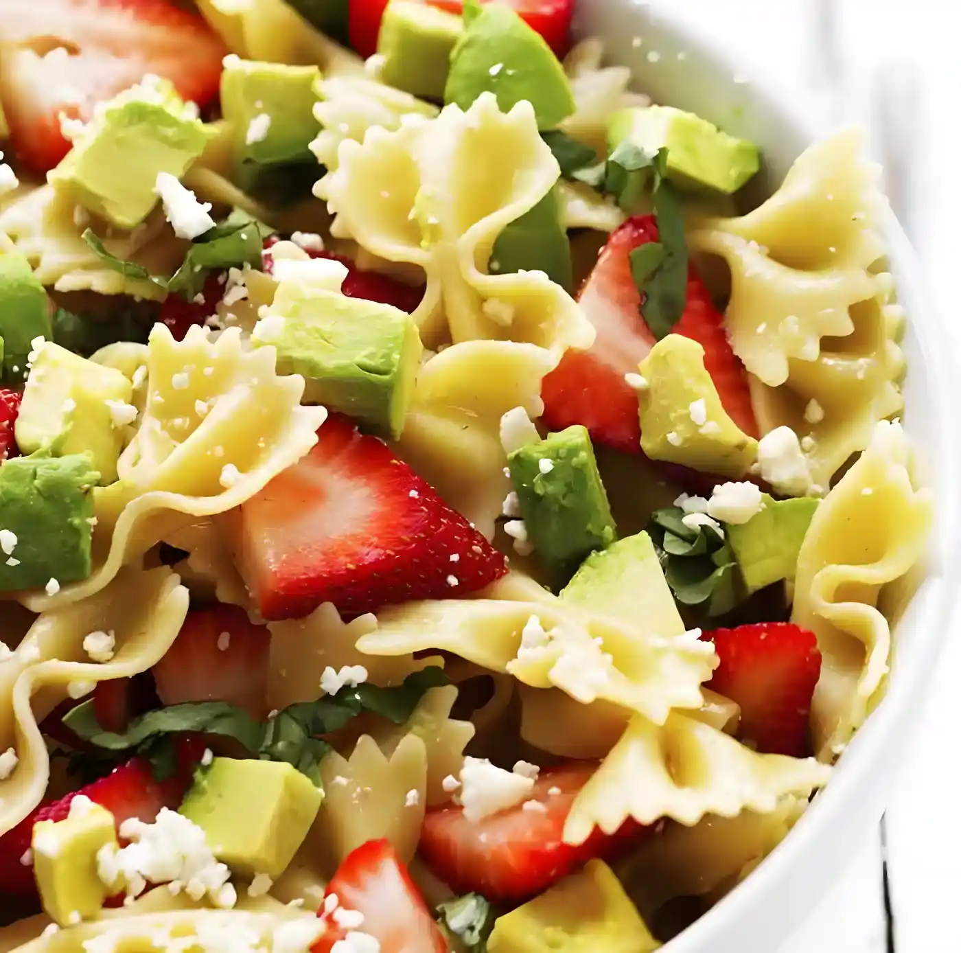 ERDBEER-AVOCADO-NUDELSALAT