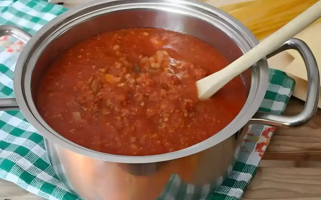 Echte Sauce Bolognese, schmeckt am nächsten Tag sogar besser