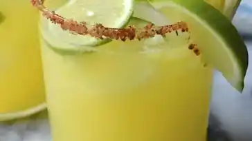 Ein Getränk zum Trinken, um die Leber zu reinigen und Fett zu verbrennen