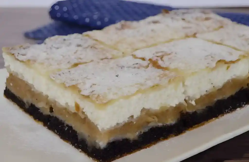 Ein wunderbarer Kuchen mit Äpfeln, Mohn und Quark