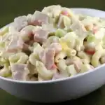 Einfacher frischer lecker Nudelsalat