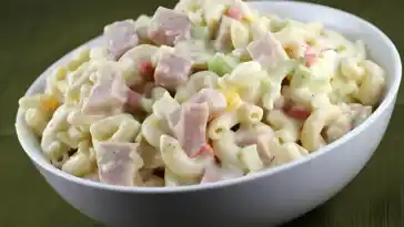 Einfacher frischer lecker Nudelsalat
