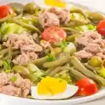 Einfacher grüner Bohnensalat mit Thunfisch