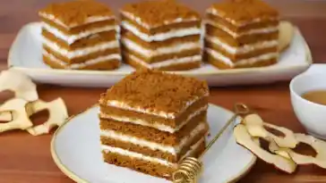 Fantastische Marlenka Honigtorte mit Saurer-Sahne-Creme – ohne mühsames Ausrollen