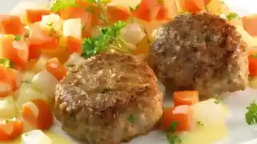 Frikadellen mit lecker Kohlrabi-Karotten-Gemüse