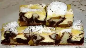 Gefleckter Quarkkuchen mit Pfirsichen