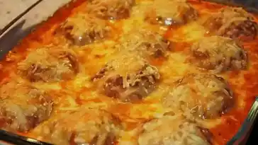 Gratinierte Hack Laibchen in Tomaten Champignon Sauce