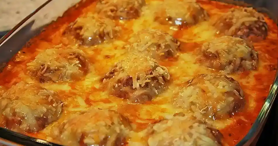 Gratinierte Hack Laibchen in Tomaten Champignon Sauce