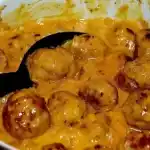 Hack Bällchen in Currysauce