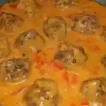 Hackbällchen in Paprikarahmsauce