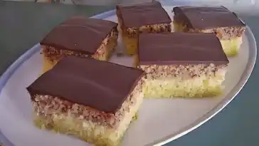 Haselnuss Schnitten