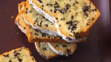 Haselnusskuchen mit Schokostückchen