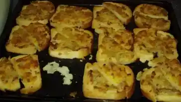 Heiße überbackene Toasts aus der Kindheit