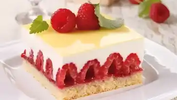 Himbeerschnitten mit Eierlikördecke