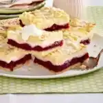 Käse-Streuselkuchen vom Blech mit Kirschkompott