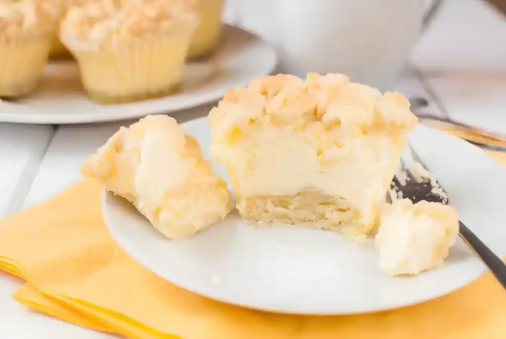 Käsekuchen-Muffins mit Streuseln