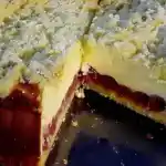 Käsekuchen mit Kirschen und Streuseln