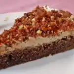 Kaffee-Biskuitkuchen mit Schlagsahne