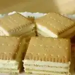 Kekskuchen mit Vanillecreme