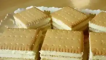 Kekskuchen mit Vanillecreme